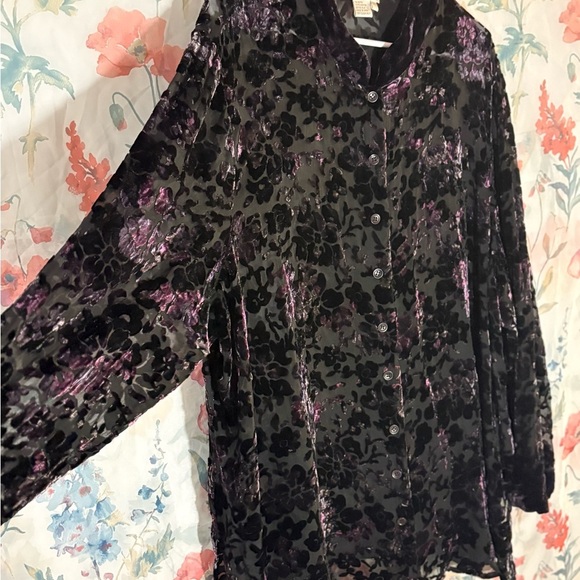 Vintage Black and Purple Sheer Graphic Buttoned Blouse with Notched Collar - Picture 4 of 10